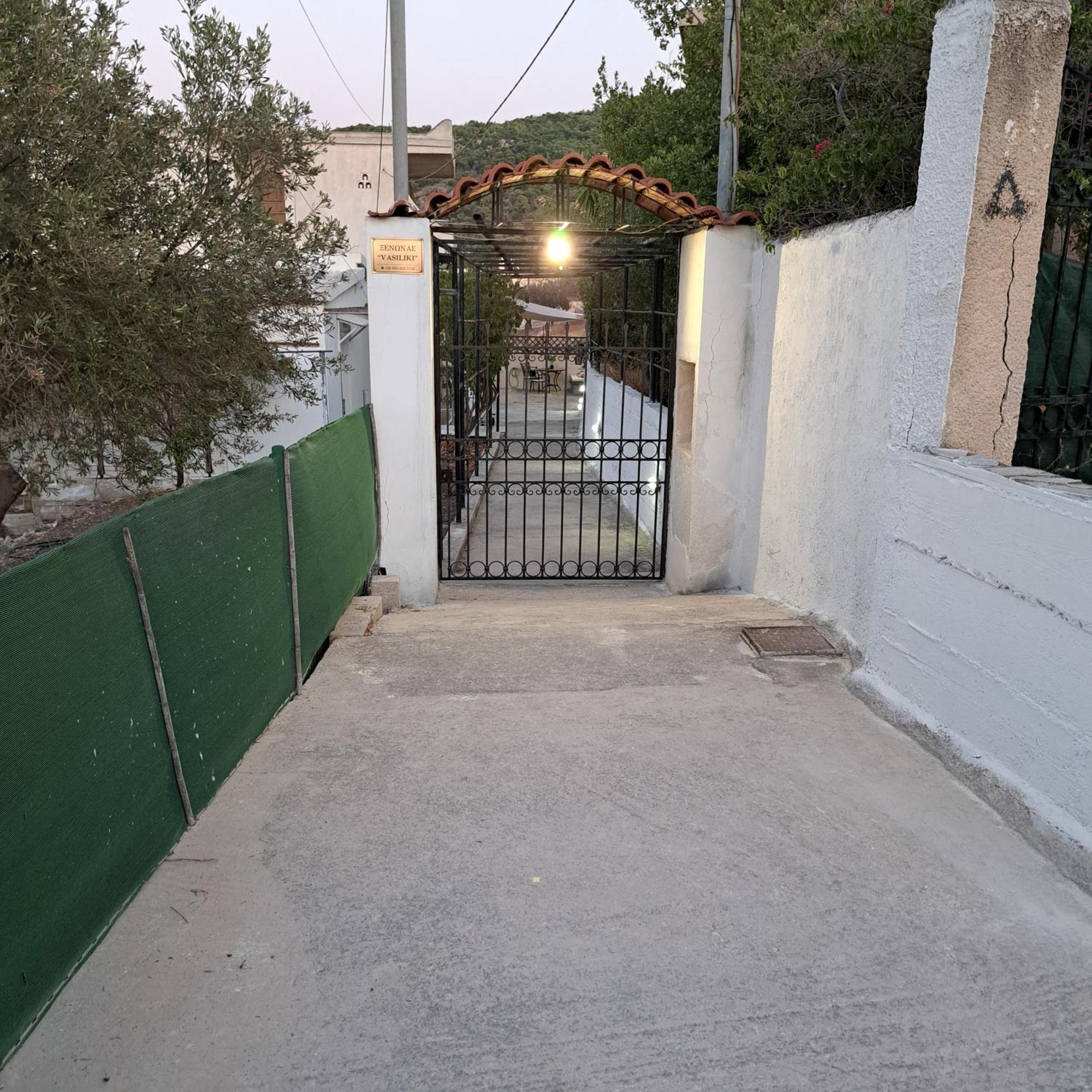 Ξενώνας Vasiliki Vathí Exteriör bild