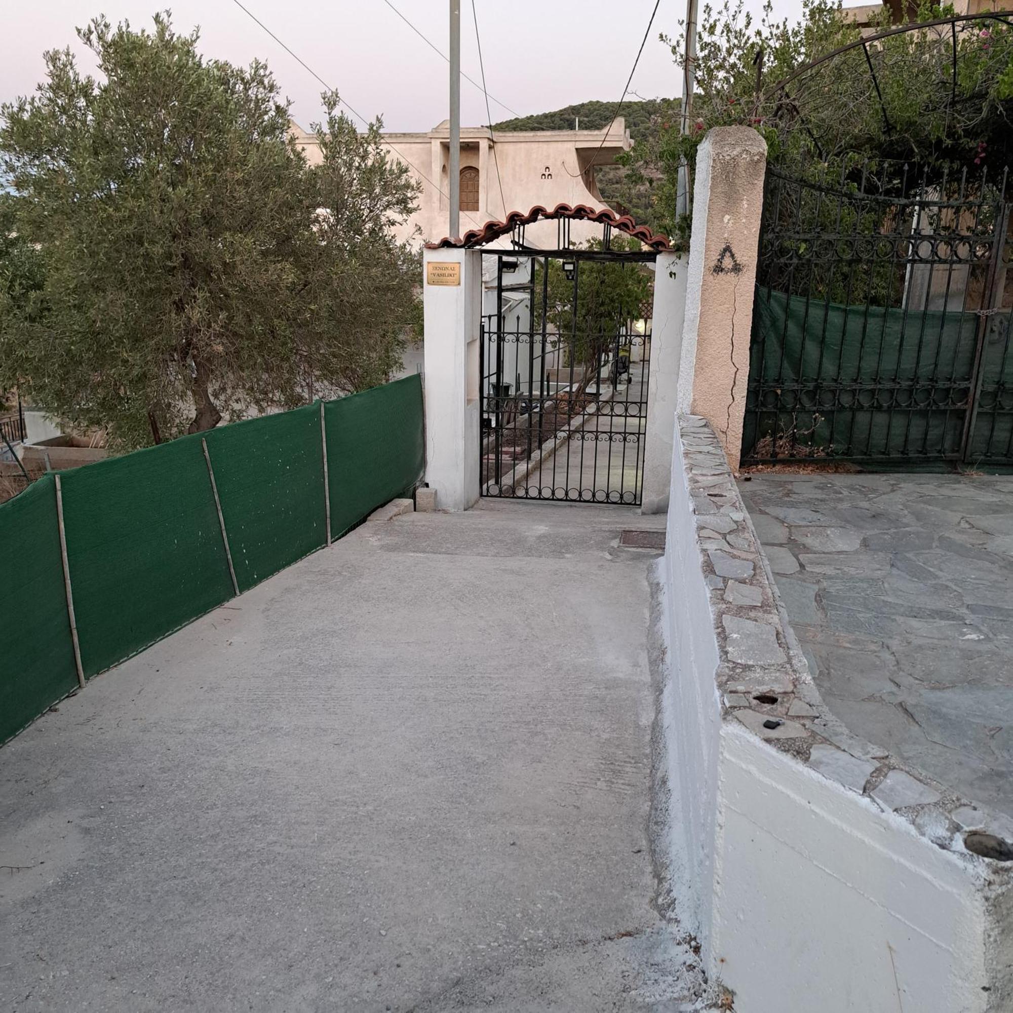 Ξενώνας Vasiliki Vathí Exteriör bild